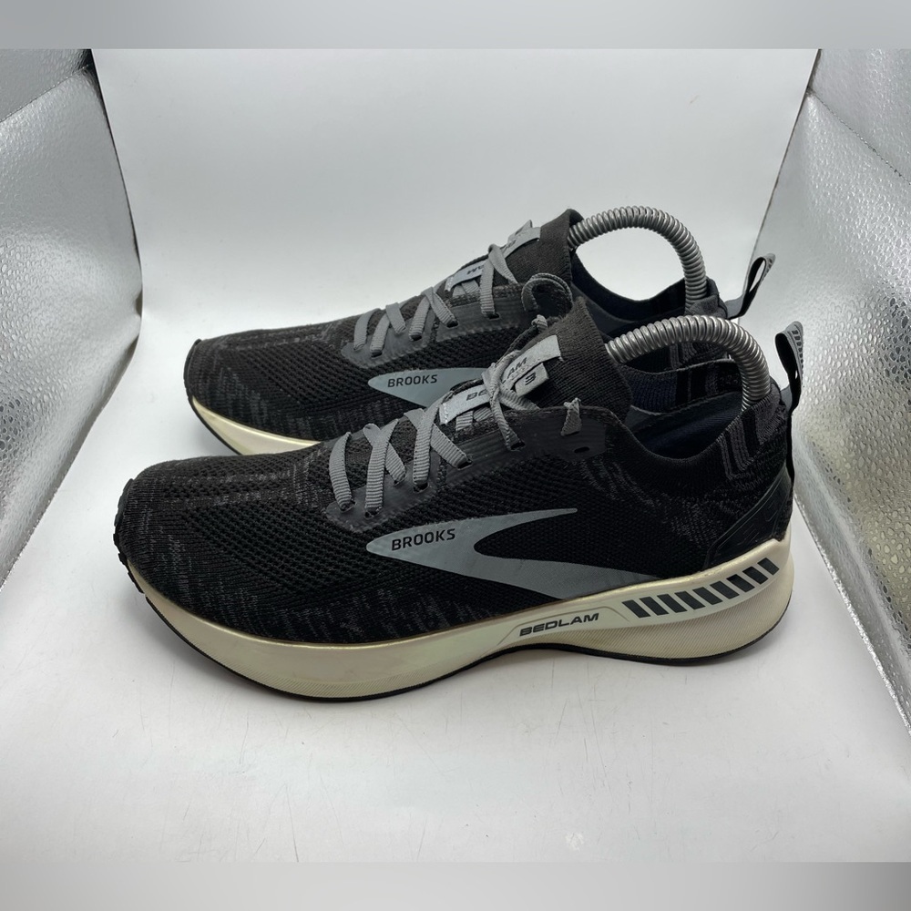 Brooks Bedlam 3 womens black sneakers size 8
